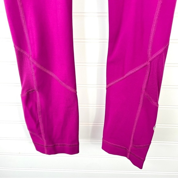 Lululemon Pace Rival Crop 22” inseam Deep Fuschia EUC Size 2 Side Pockets - Picture 3 of 9